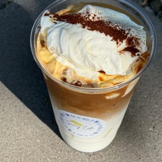 Iced Einspänner Latte